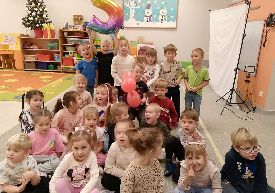 Grafika 1: Urodzinki w Biedronkach