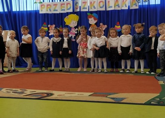 Dzieci podczas występu.