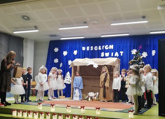 Grupa mrówki podczas występu.