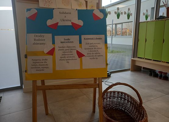 Tablica informacyjna dotycząca zbiórki dla ludności Ukraińskiej.