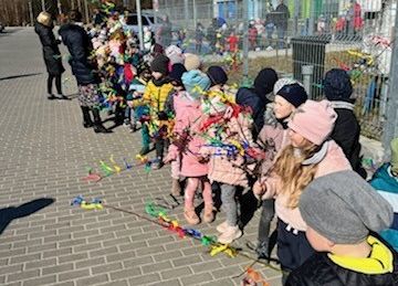 Dzieci podczas spaceru