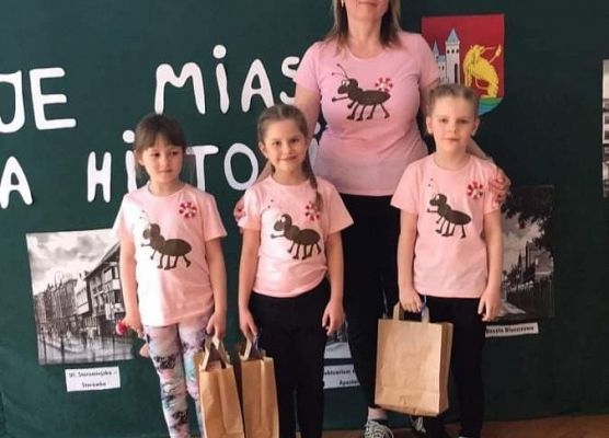 Wychowawca z Anią, Zosią i Polą.