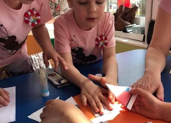 Cały zespół podczas wykonywania zadania.