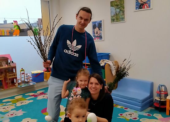 Rodzice z dzieckiem podczas zajęć.