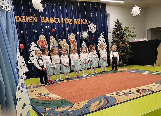 Występy dzieci z okazji Dnia Babci i Dziadka.