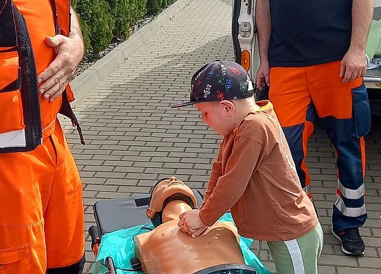 Grafika 2: Pierwsza Pomoc .