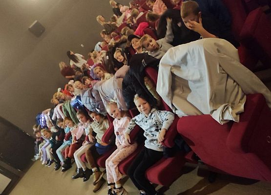 Grafika 2: Wyjazd do kina.