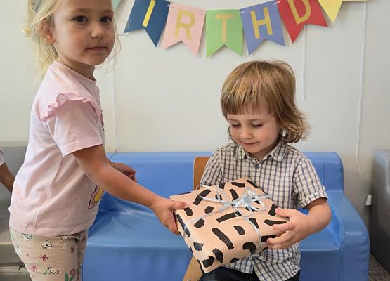 Grafika 1: Urodziny w Motylkach