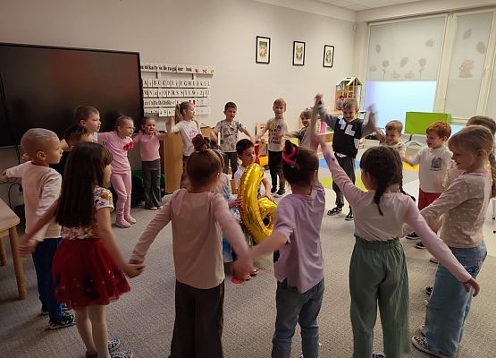 Grafika 1: Urodzinki w Tygryskach