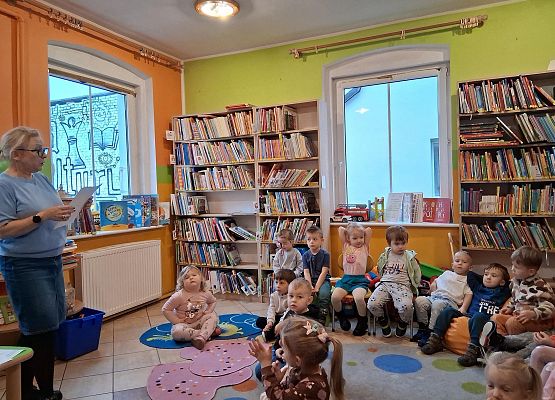 Grafika 1: Wizyta Żabek w Bibliotece