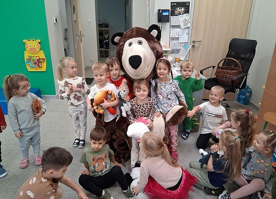 Grafika 6: Dzień Misia