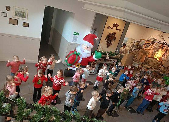 Grafika 9: Wyjazd do Runowa Grupa Jeżyki i Biedronki