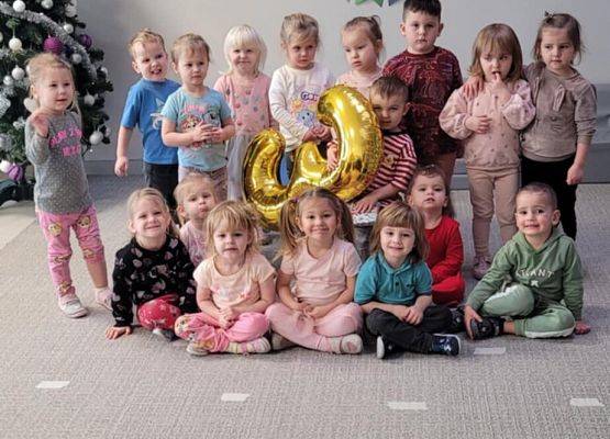 Grafika 4: Urodziny w Motylkach grudniowe