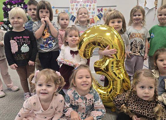 Grafika 3: Urodziny w Motylkach grudniowe