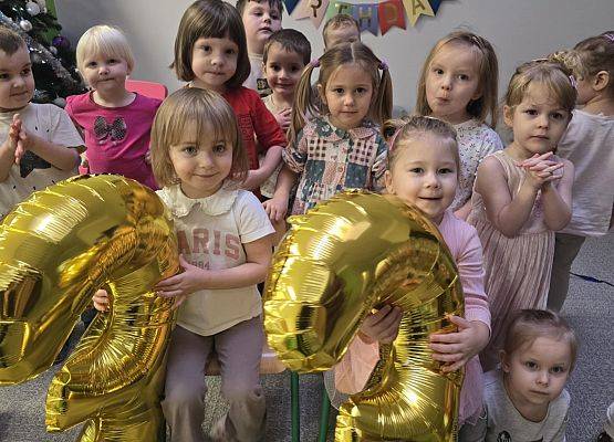 Grafika 2: Urodziny w Motylkach grudniowe