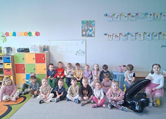 Grafika 1: Urodziny w Żabkach