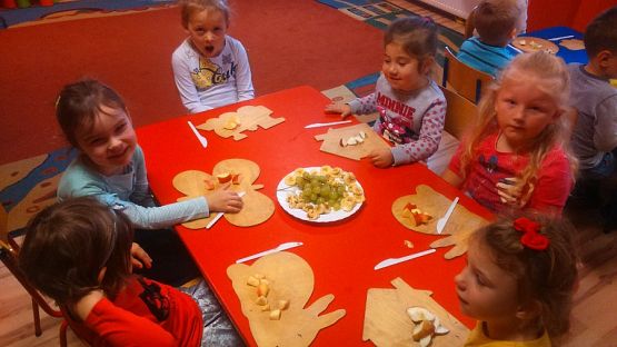 Grafika #2: Robimy szaszłyki owocowe w gr. III