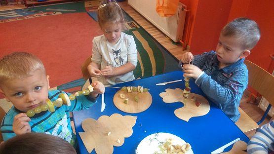 Grafika #10: Robimy szaszłyki owocowe w gr. III