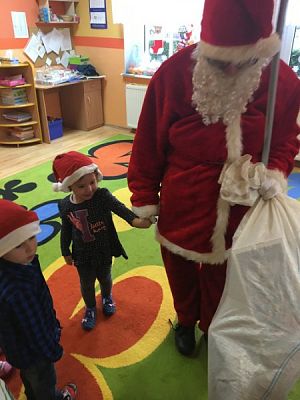 Grafika #2: Mikołajki w Maluchach