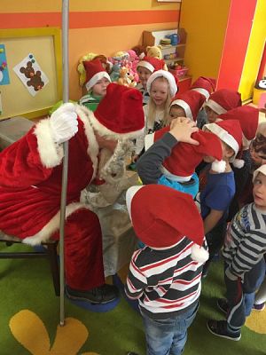 Grafika #4: Mikołajki w Maluchach