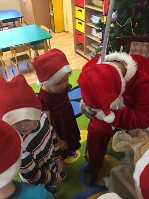 Grafika #6: Mikołajki w Maluchach